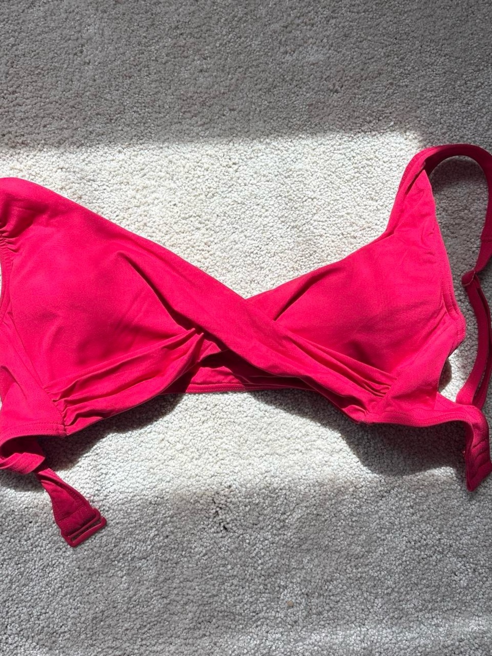 Wireless Twist-Front swim top in red